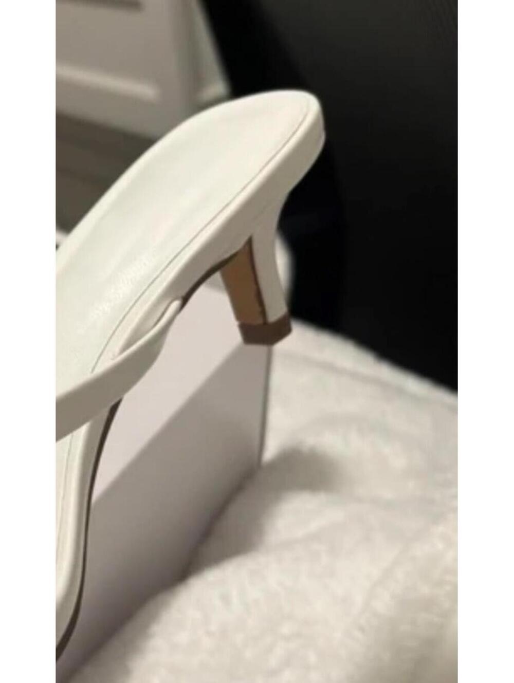 White kitten heels - Picture 3 of 3